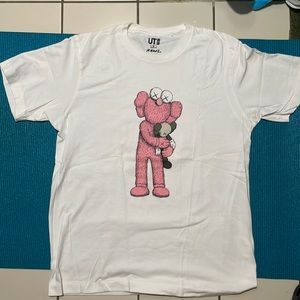 Kaws Last Collab with Uniqlo. Size Medium